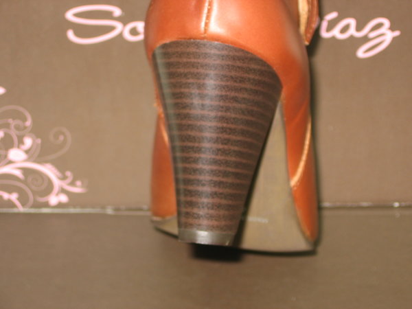 24828913 BROWN LEATHER BOOTY WITH 7 CM HEEL.