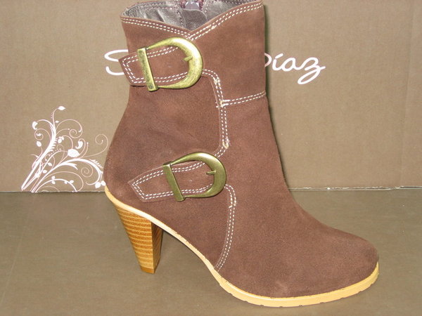 22255513 BROWN LEATHER BOOTY, AGED BUCKLED, HEEL 7,50 CM.