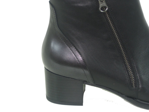17594202 BLACK LEATHER ANKLE BOOTS, LOW HEEL 5 CM