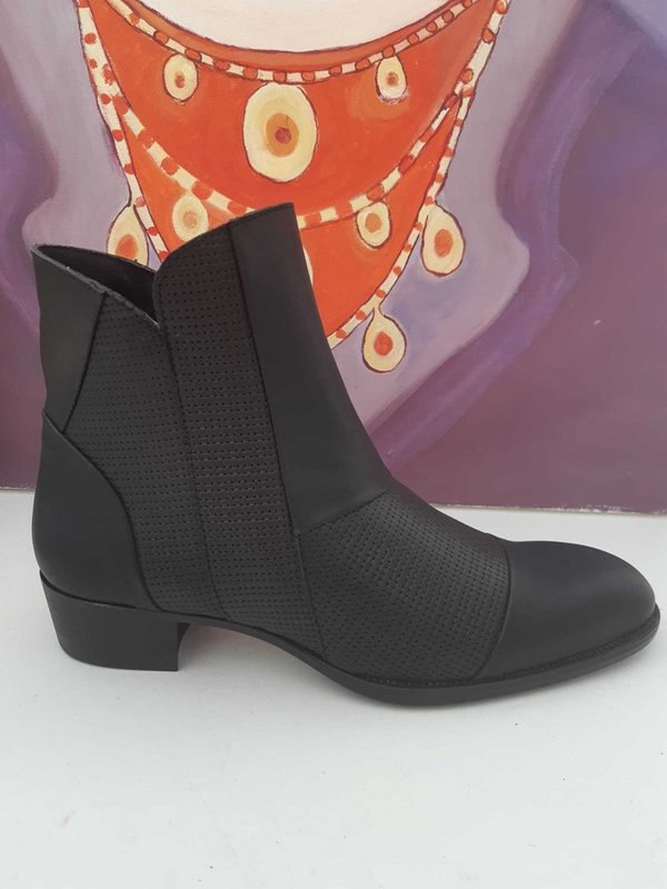94470302 BLACK LEATHER ANKLE BOOTS, COMFORTABLE INSOLE LEATHER, HEEL 4 CM