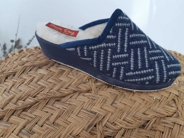 97100003 BLUE-WHITE WOOL HOUSE SLIPPER , INSOLE COTTON, 4 CM WEDGE.  SIZE 32/35